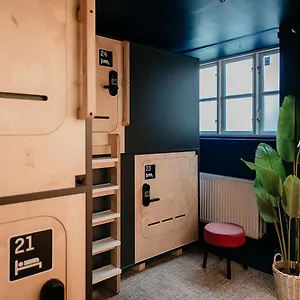 Capsule - Albergue